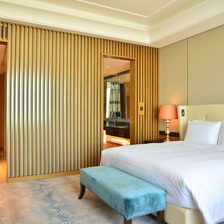 Hilton Urumqi Bagian luar foto