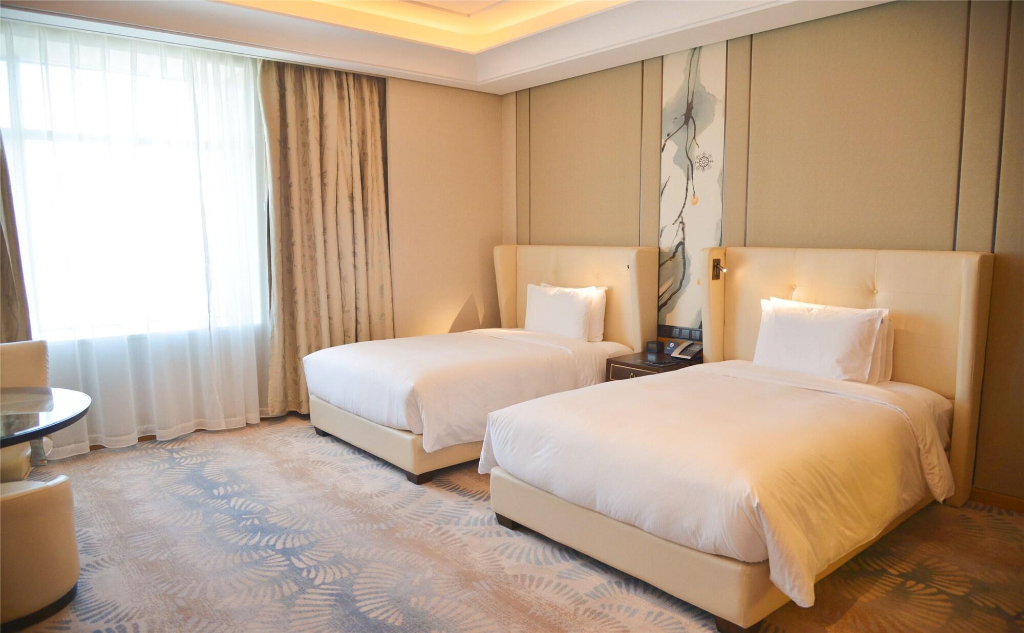 Hilton Urumqi Bagian luar foto