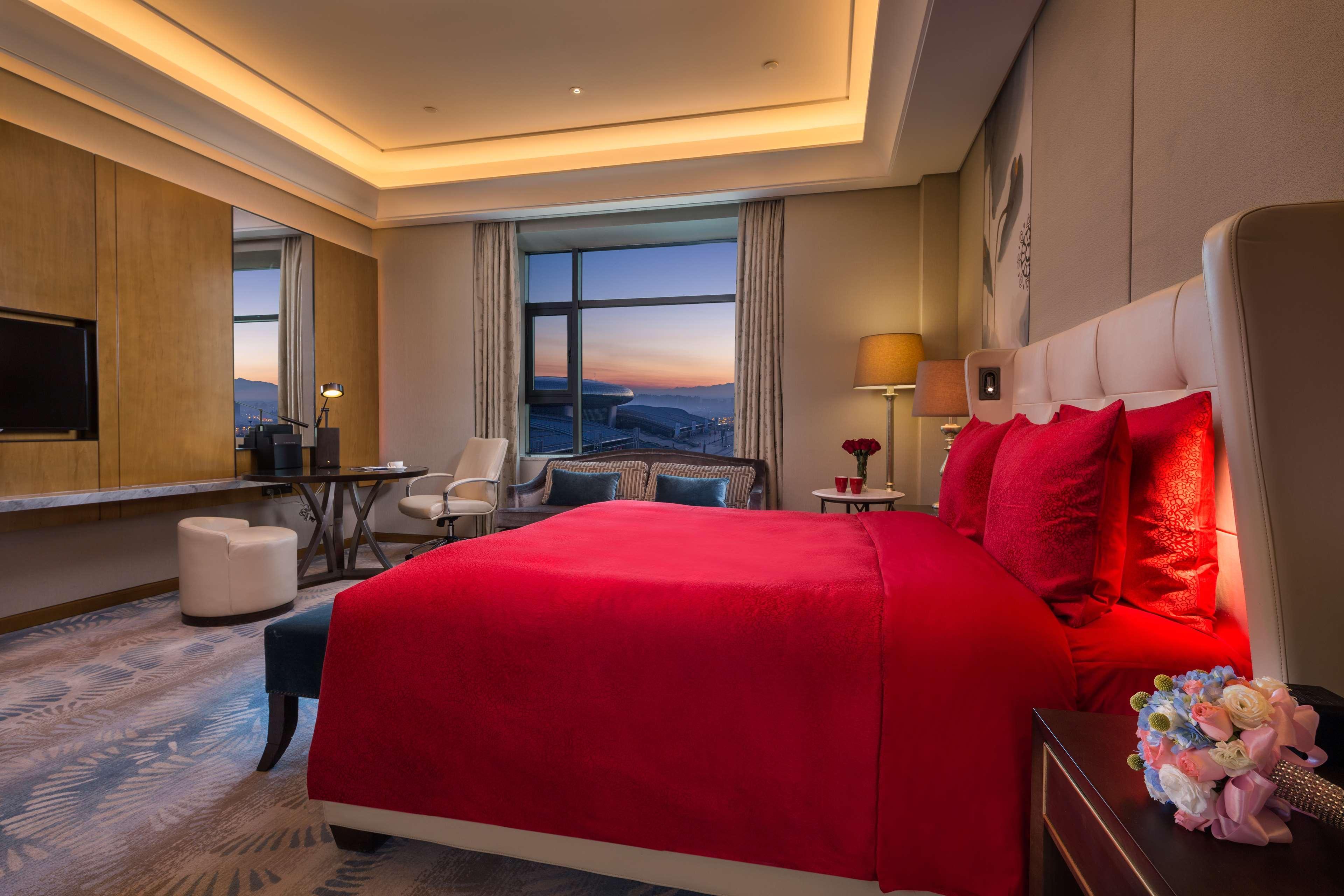 Hilton Urumqi Bagian luar foto