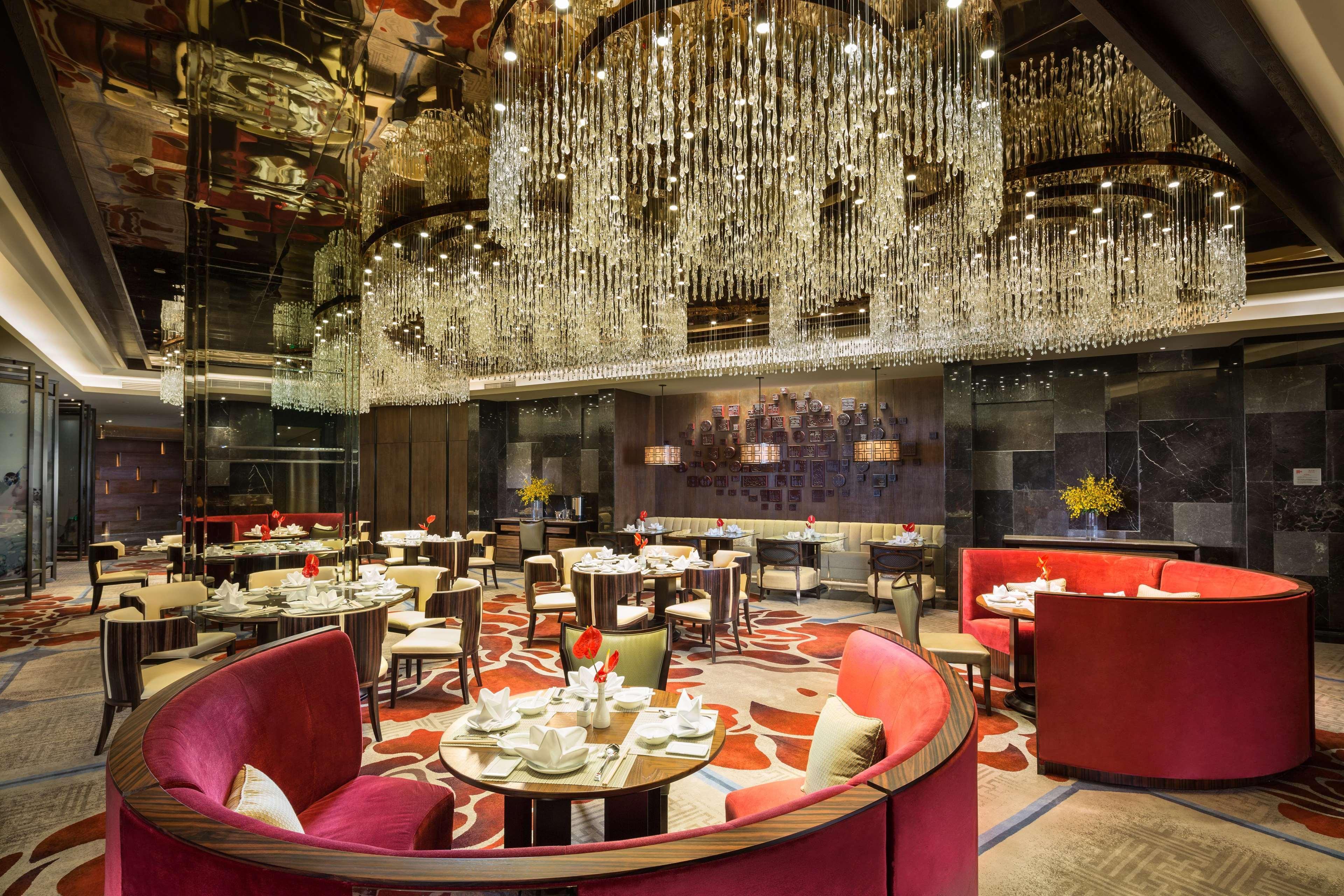 Hilton Urumqi Bagian luar foto