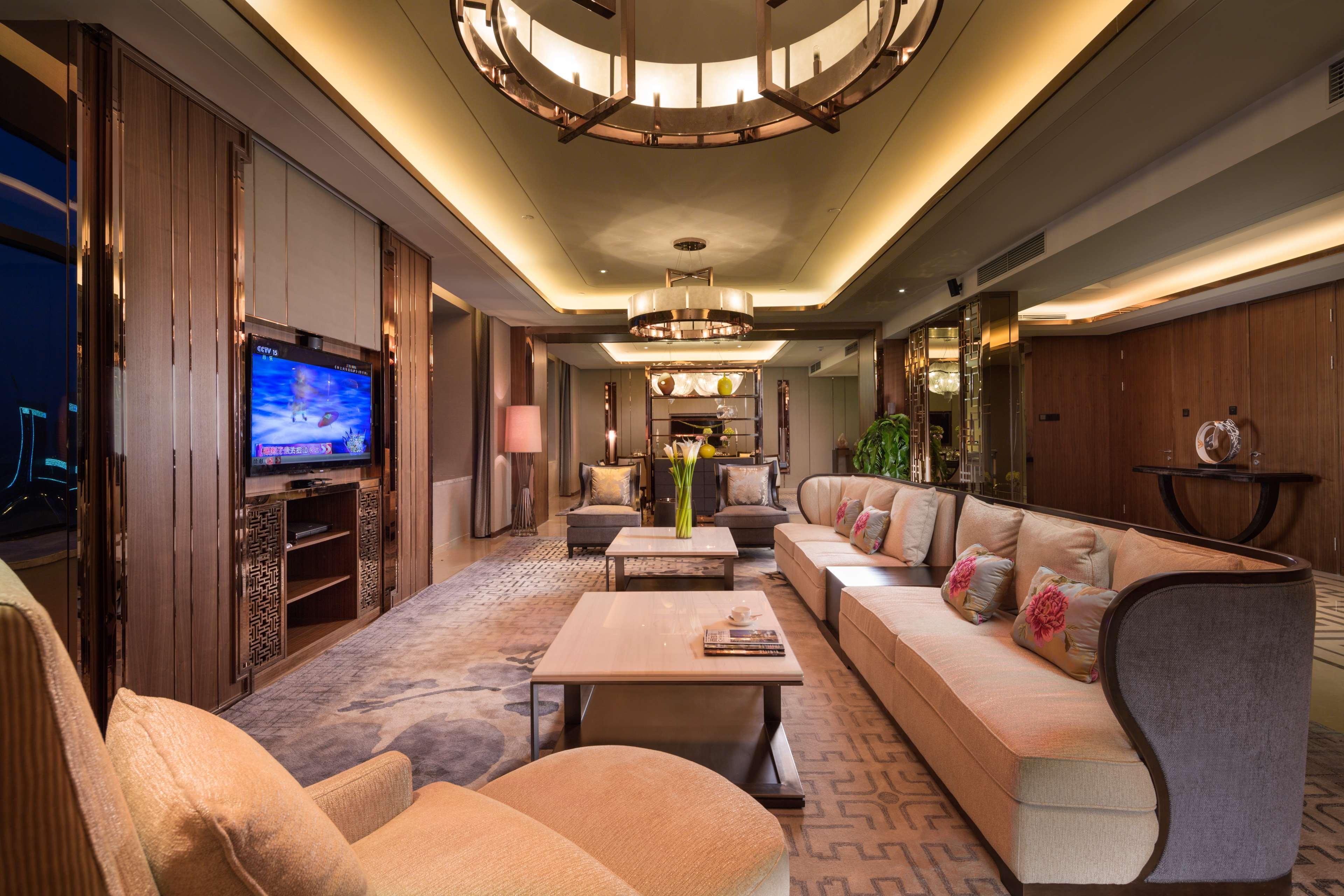 Hilton Urumqi Bagian luar foto