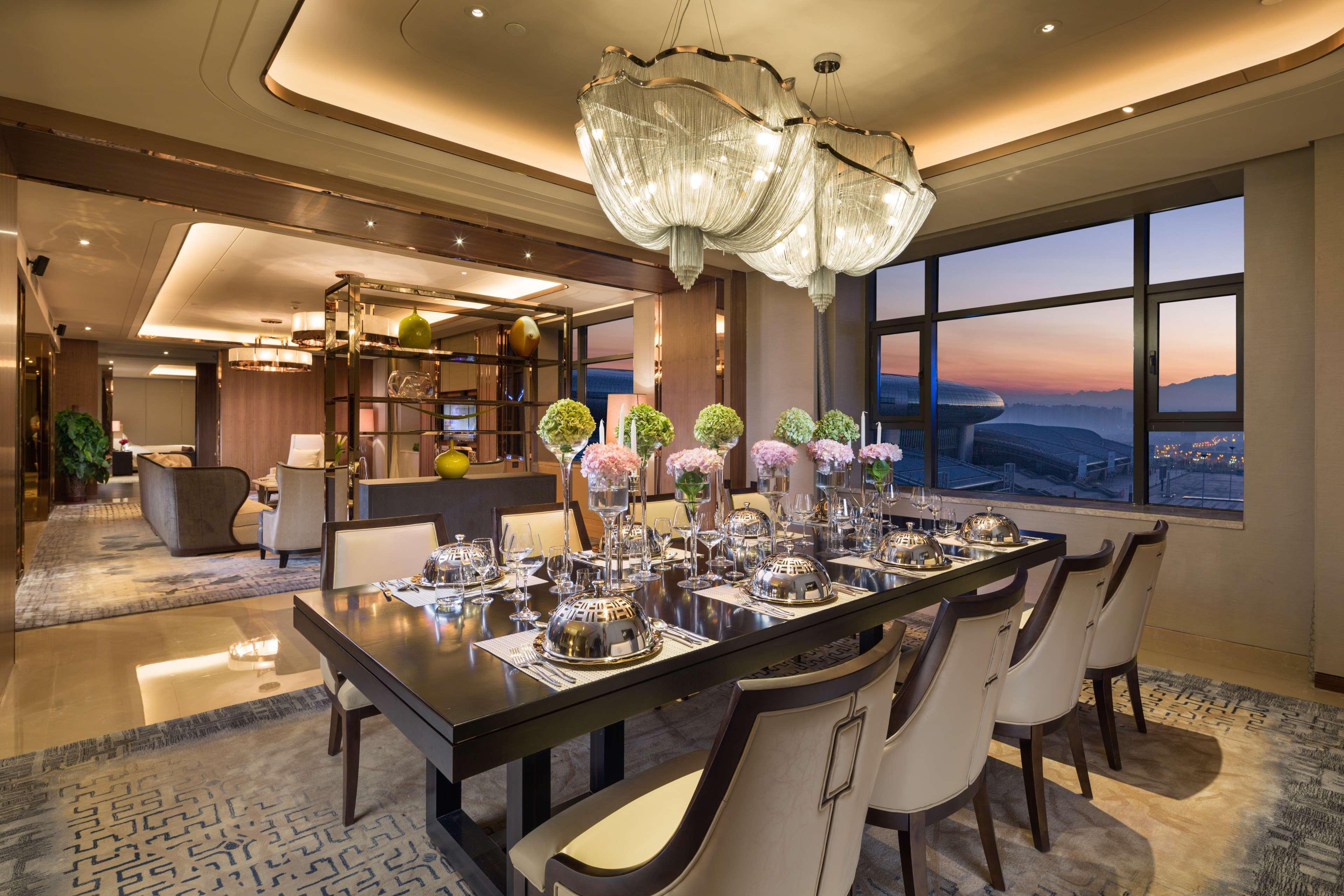 Hilton Urumqi Bagian luar foto