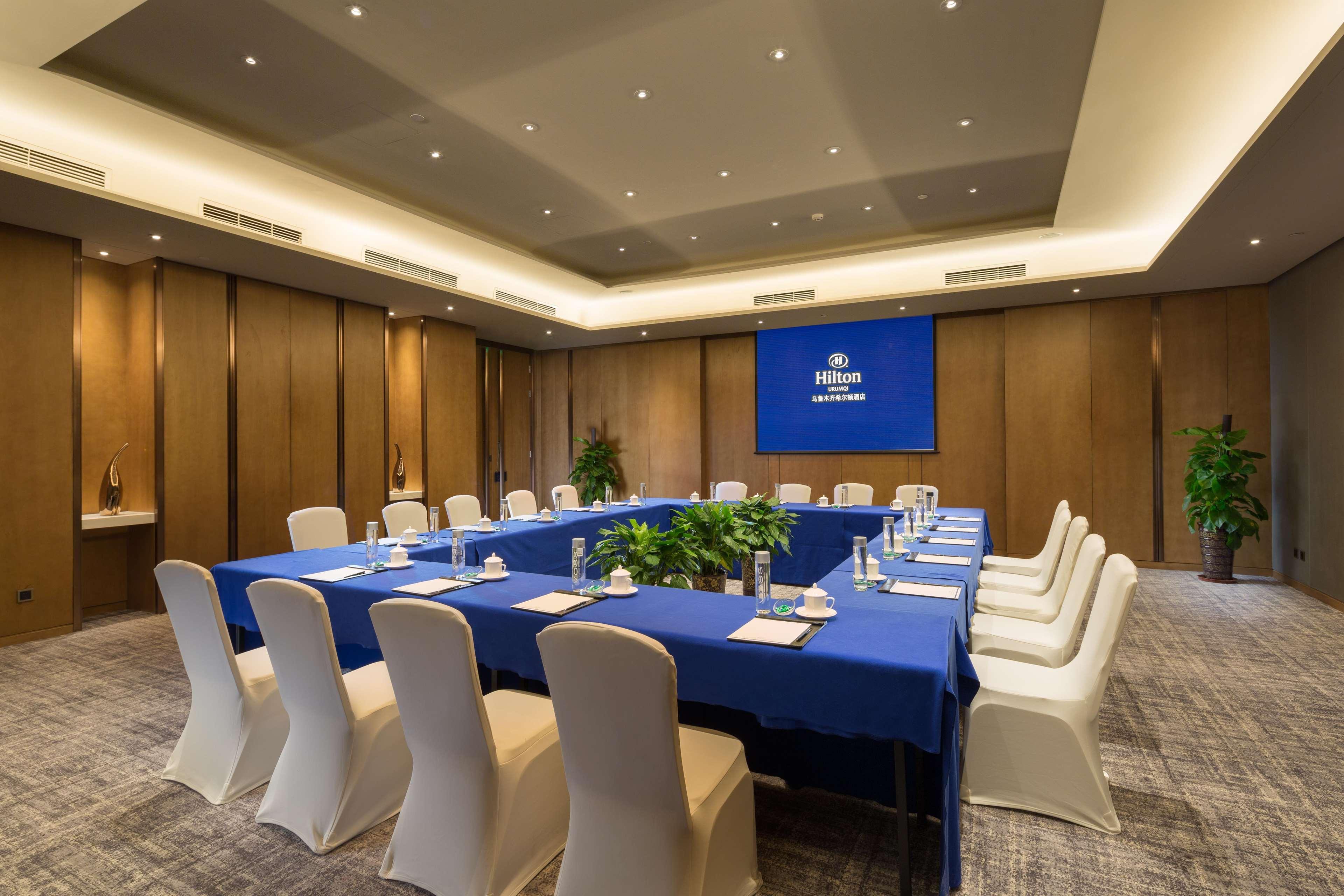 Hilton Urumqi Bagian luar foto