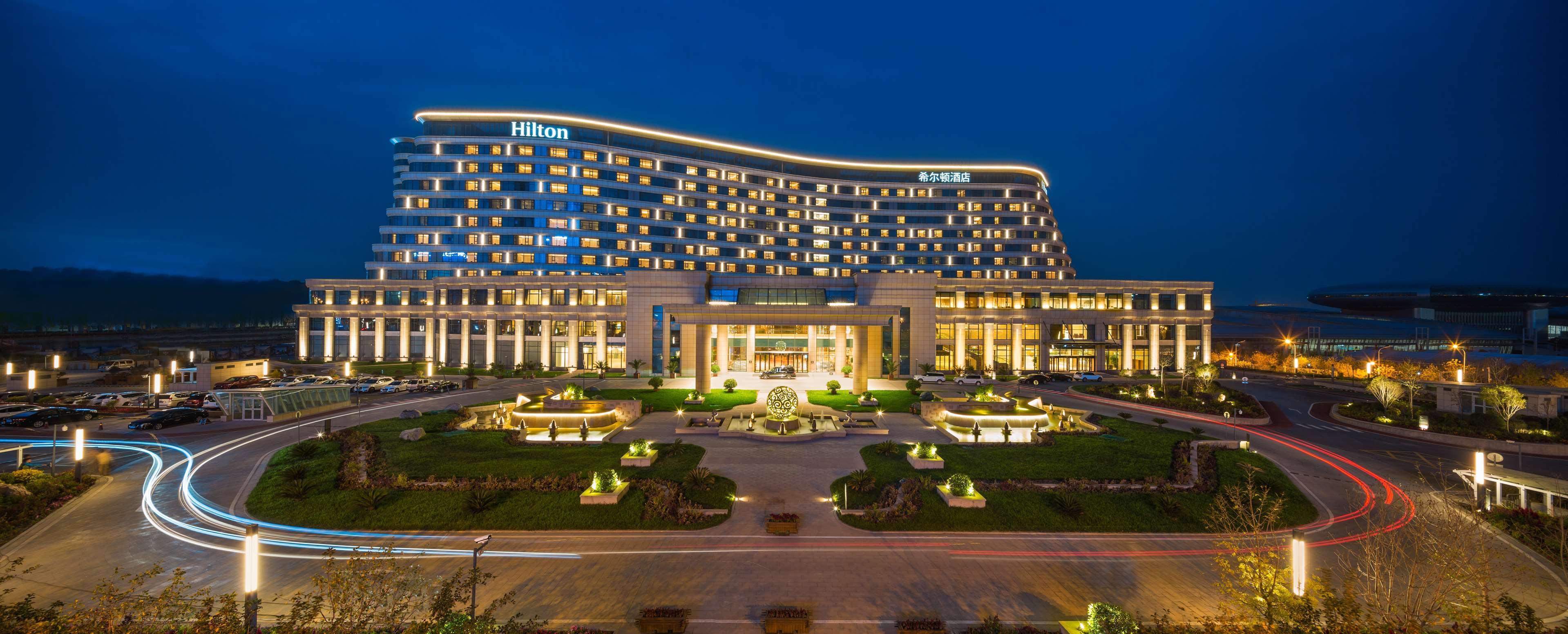 Hilton Urumqi Bagian luar foto