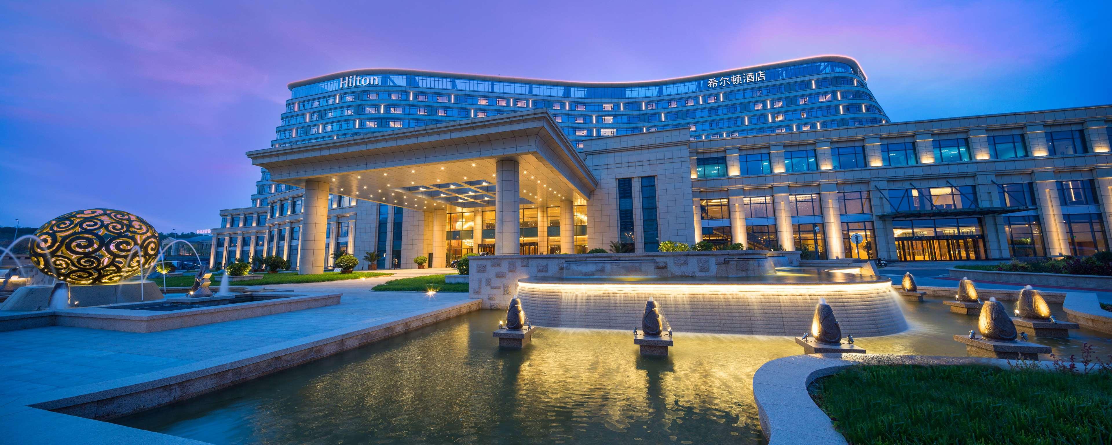 Hilton Urumqi Bagian luar foto