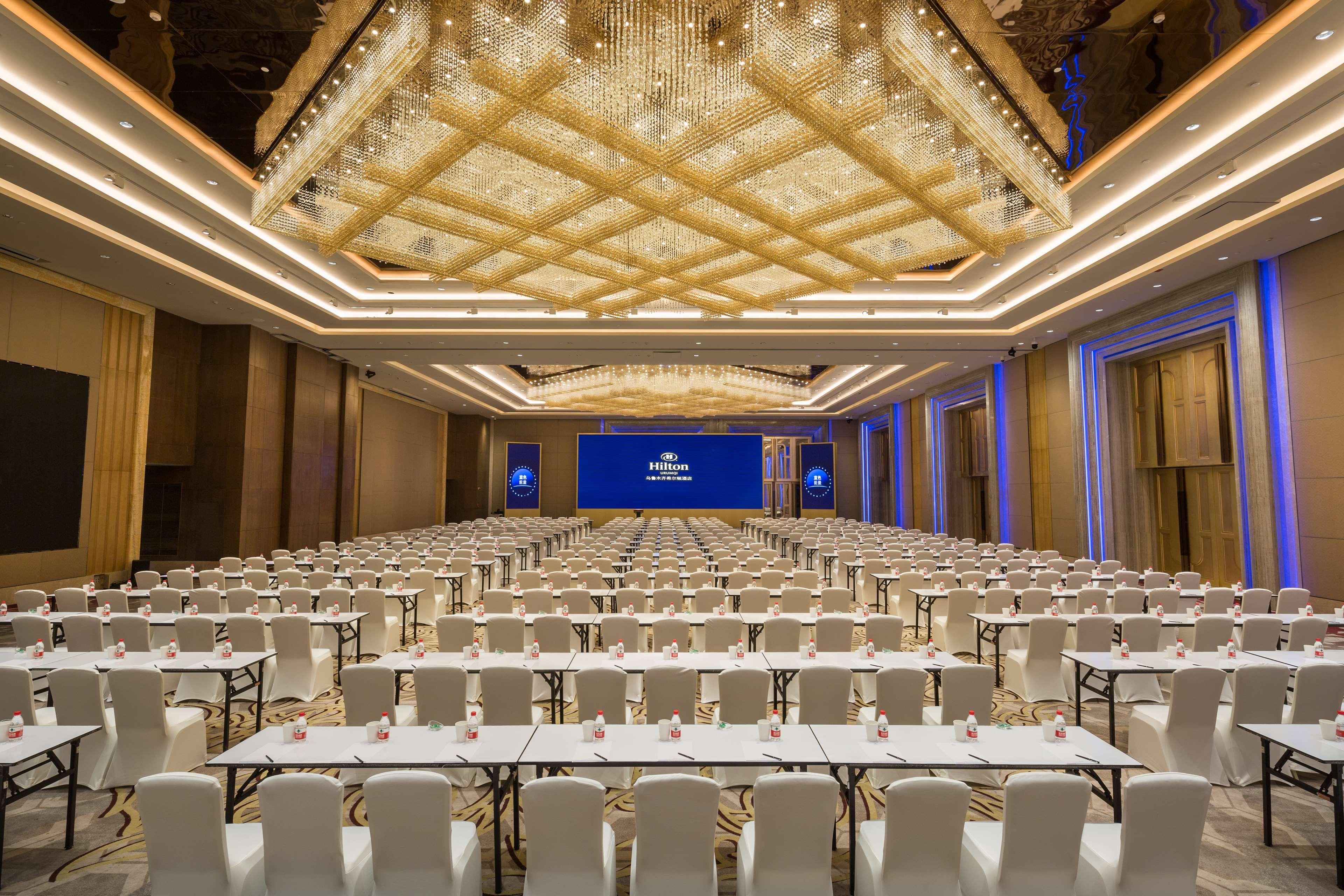 Hilton Urumqi Bagian luar foto
