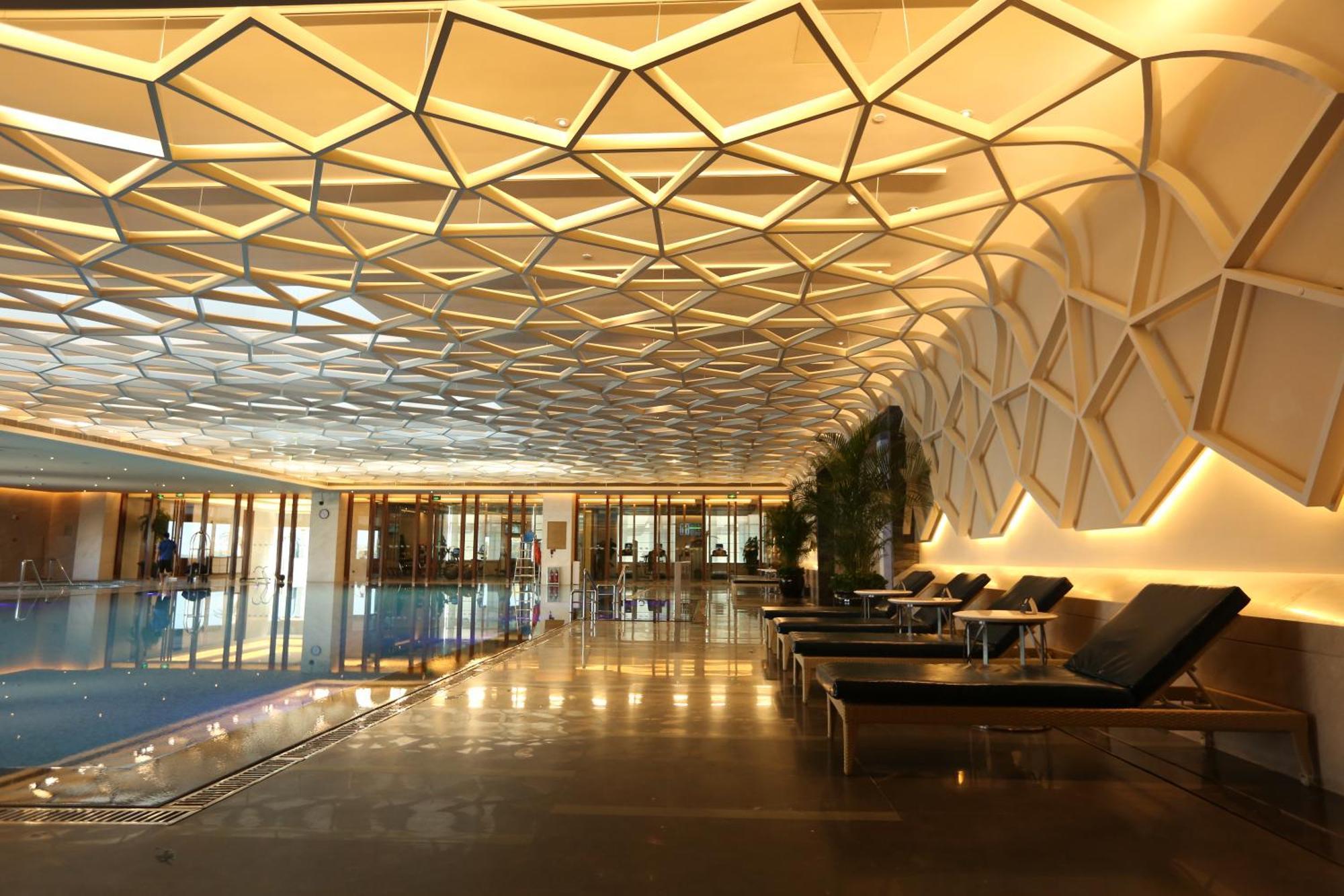 Hilton Urumqi Bagian luar foto