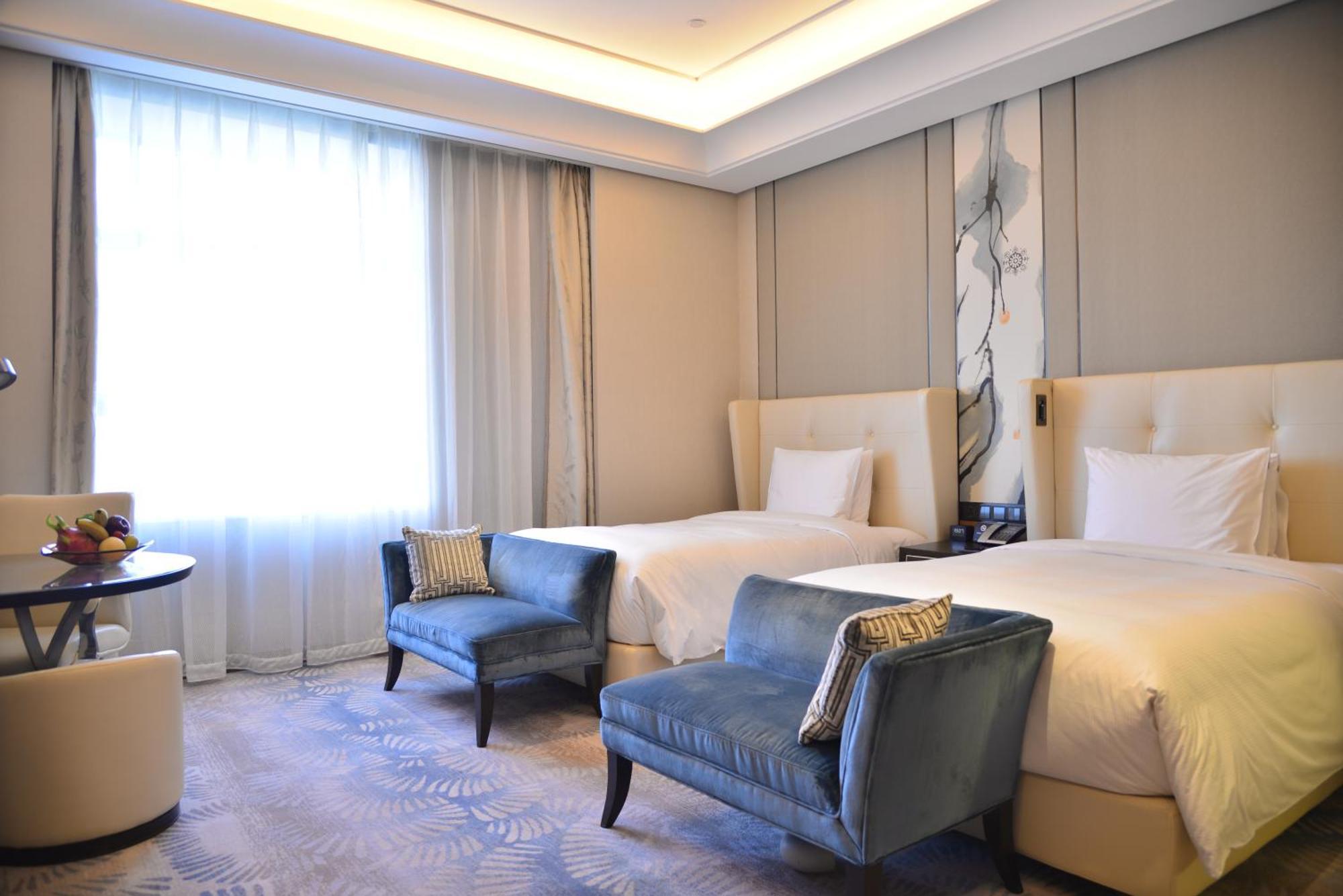 Hilton Urumqi Bagian luar foto
