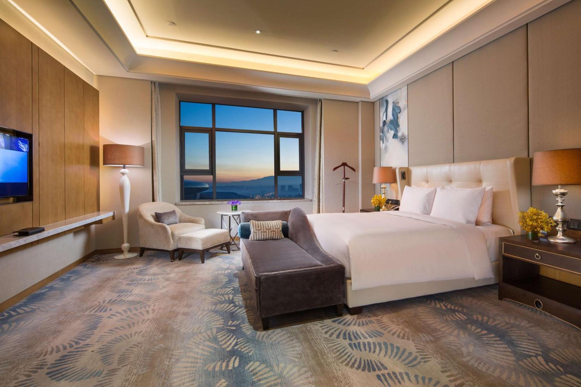 Hilton Urumqi Bagian luar foto