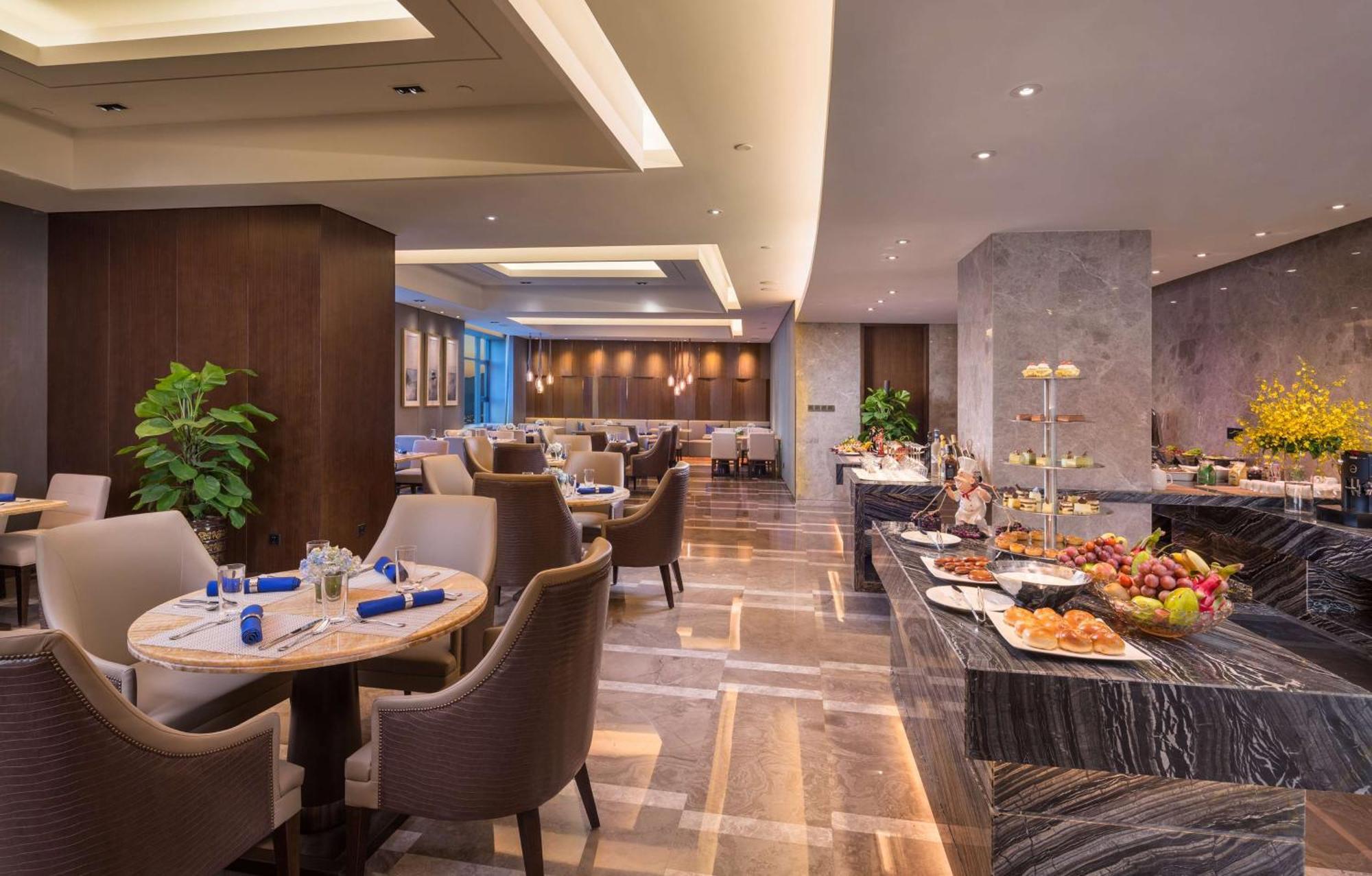 Hilton Urumqi Bagian luar foto