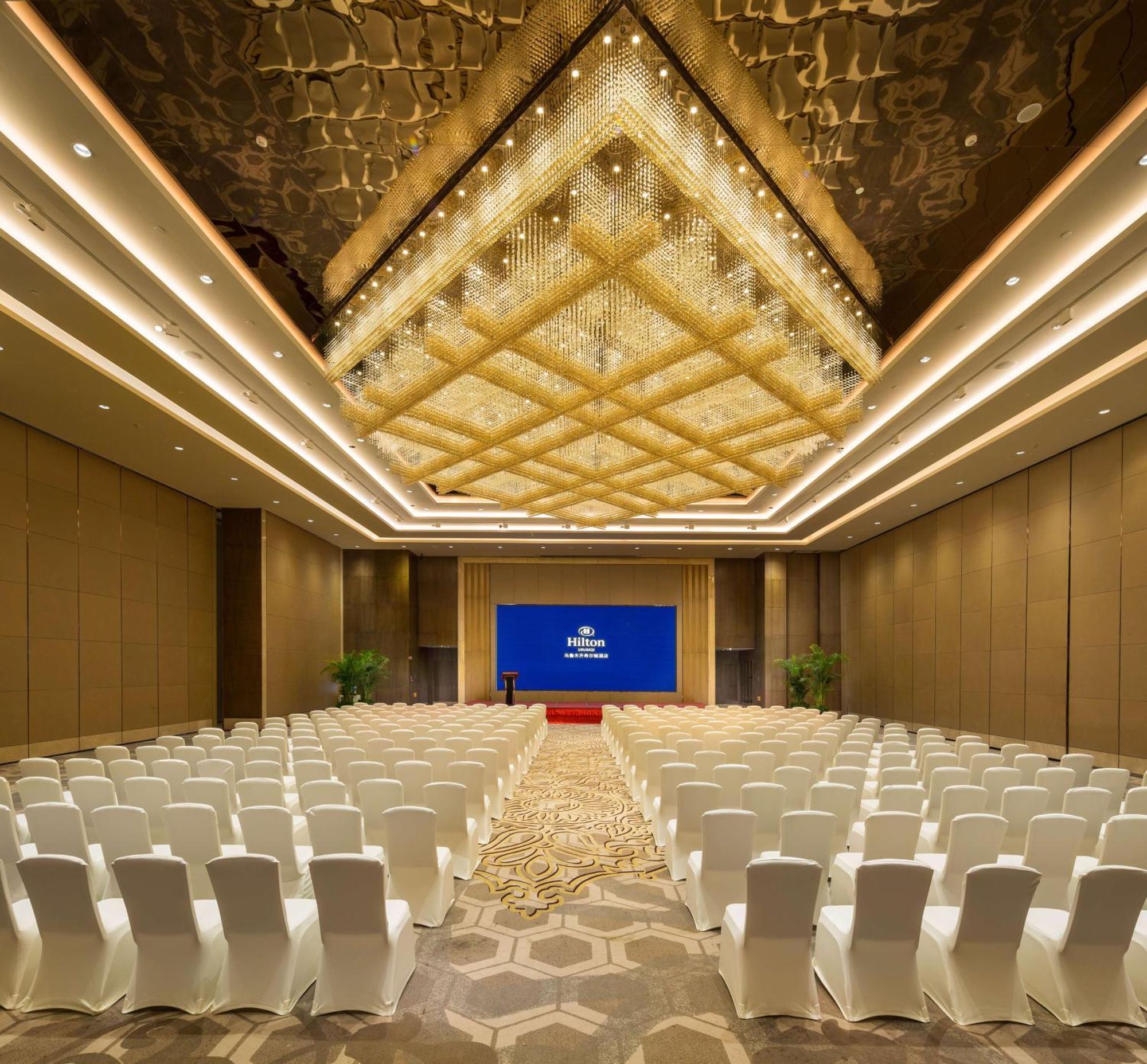 Hilton Urumqi Bagian luar foto