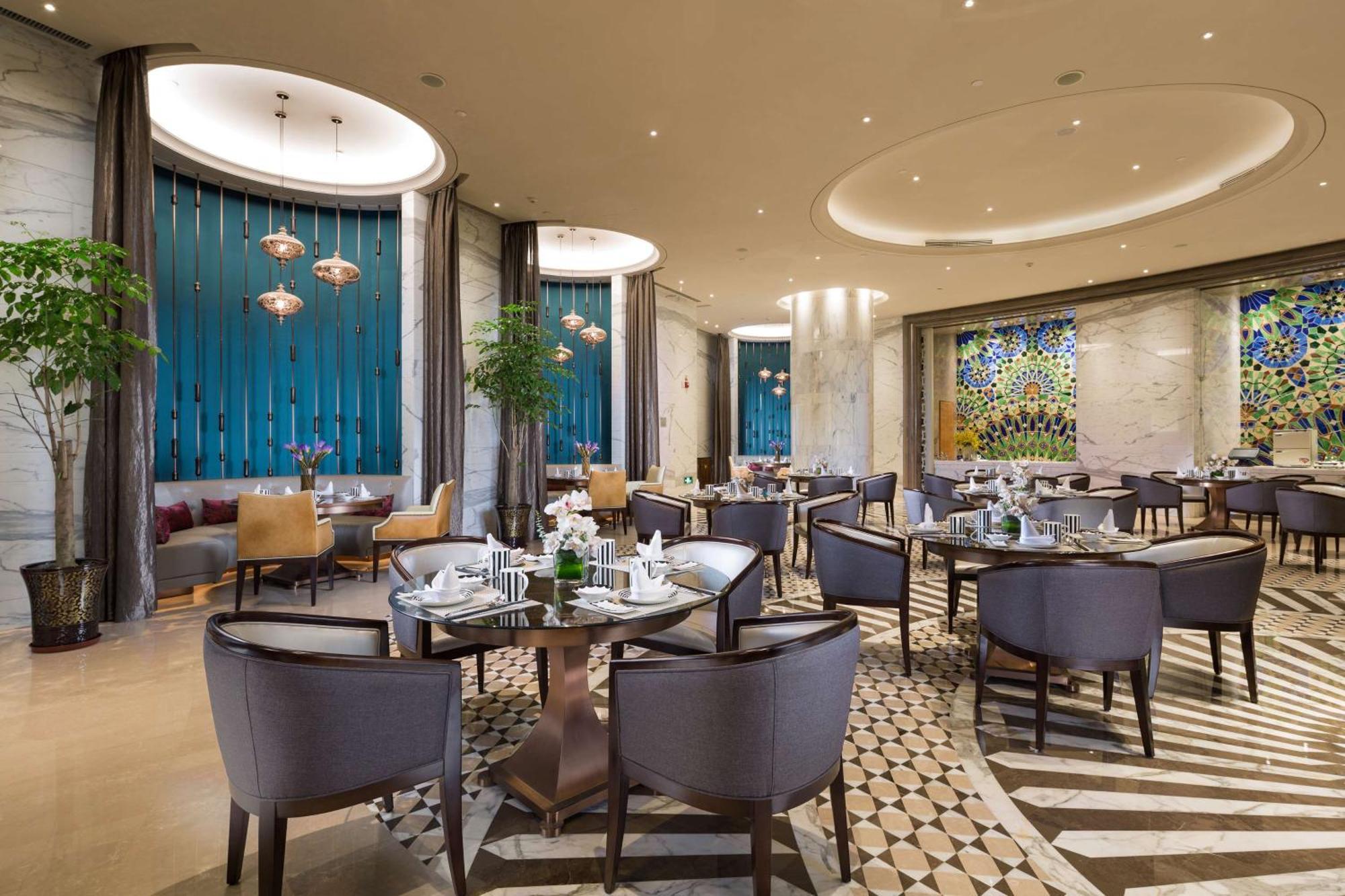 Hilton Urumqi Bagian luar foto