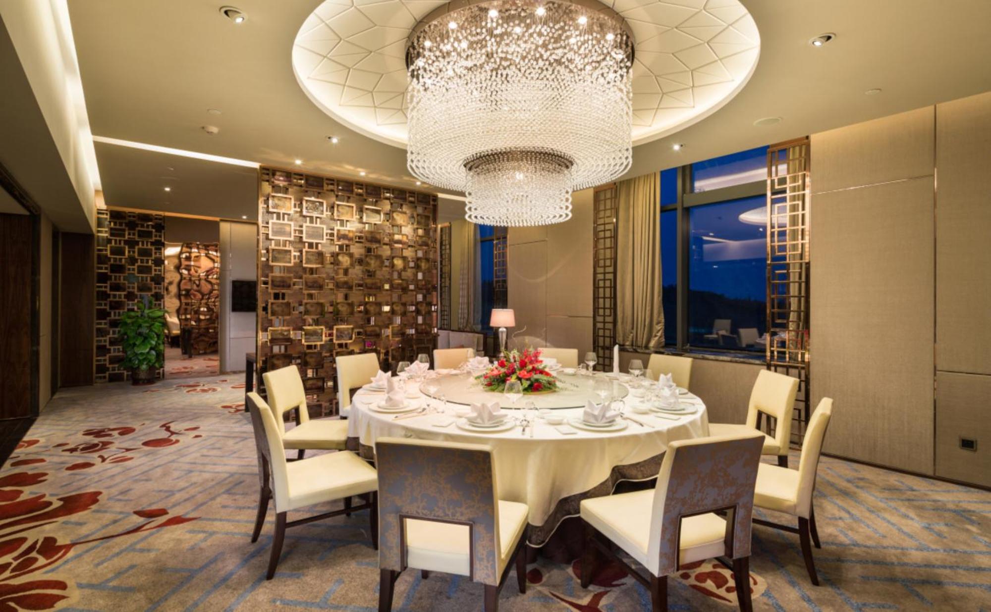 Hilton Urumqi Bagian luar foto